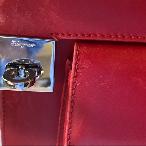 Vintage Salvatore Ferragamo red Italian leather handbag - Picture 4 of 16